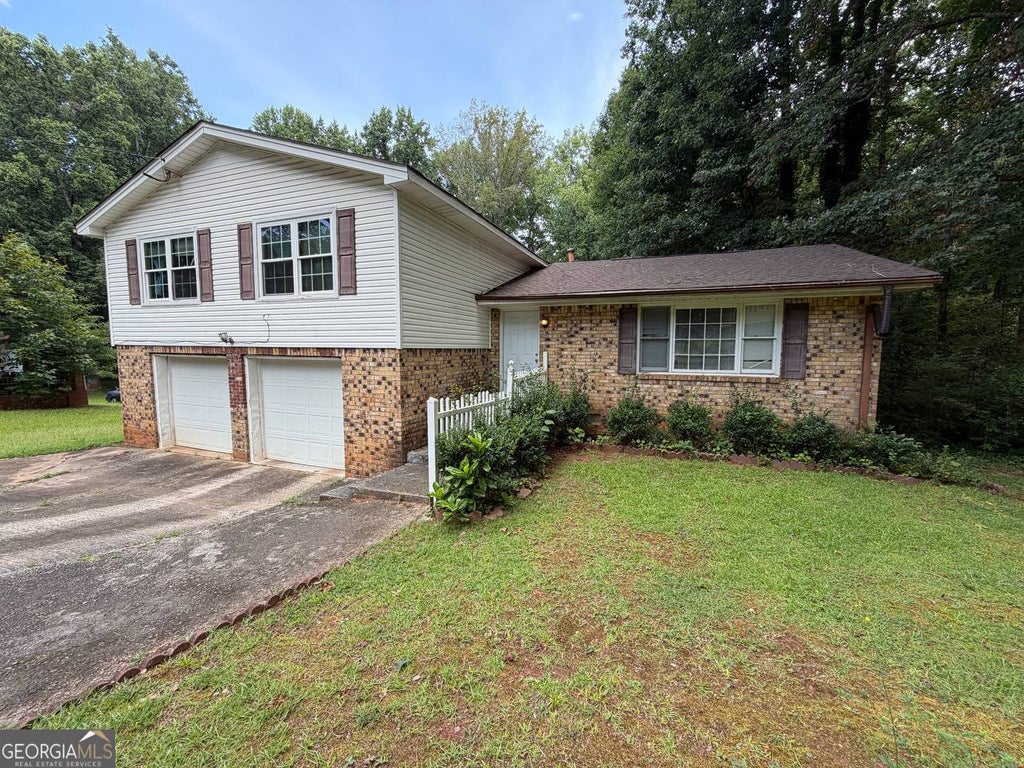 Photo of 221 Lucan Way, Riverdale, GA 30274 (MLS # 10810094)