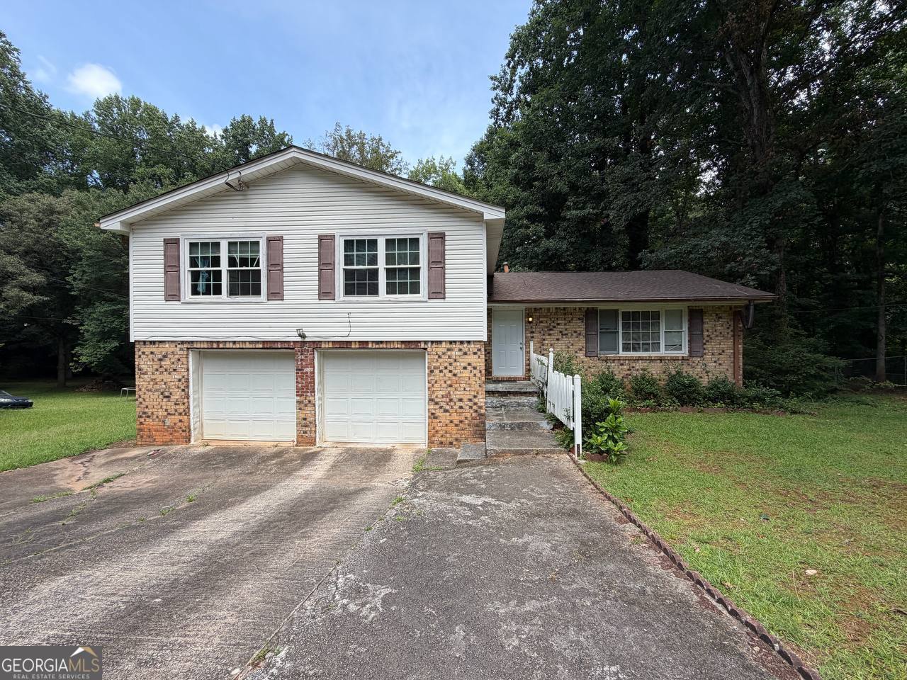 221 Lucan WAY