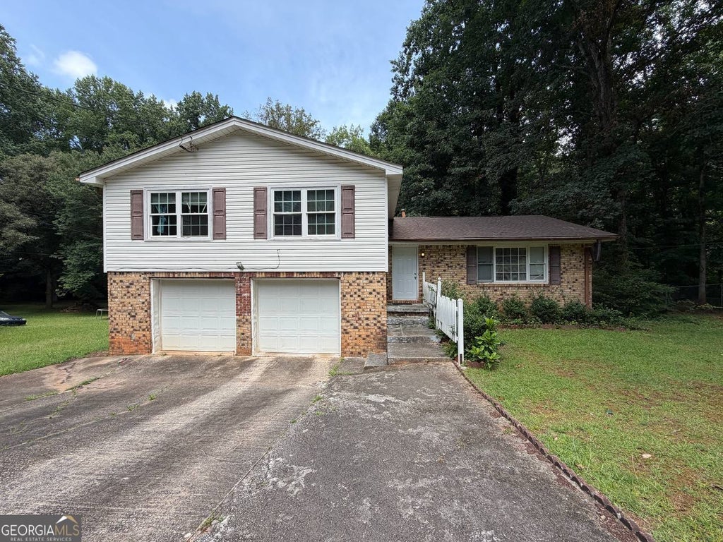 Photo of 221 Lucan Way, Riverdale, GA 30274 (MLS # 10810094)