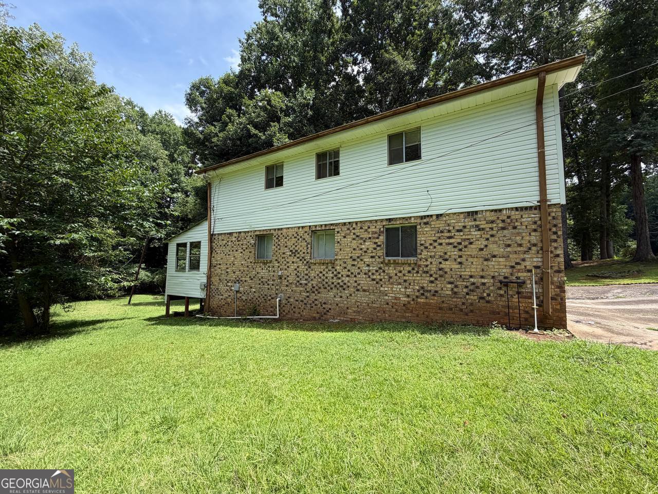 221 Lucan WAY