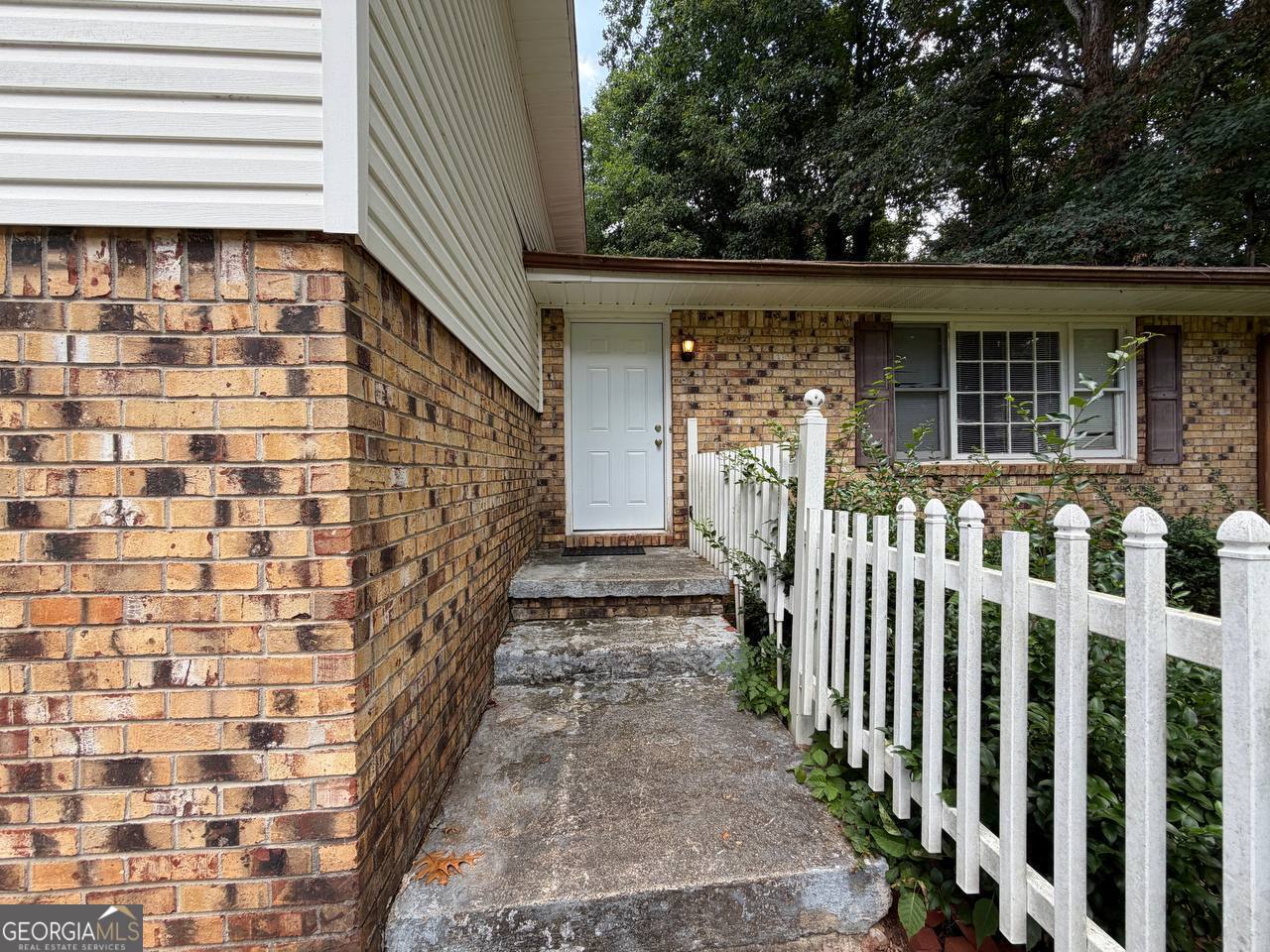 221 Lucan WAY