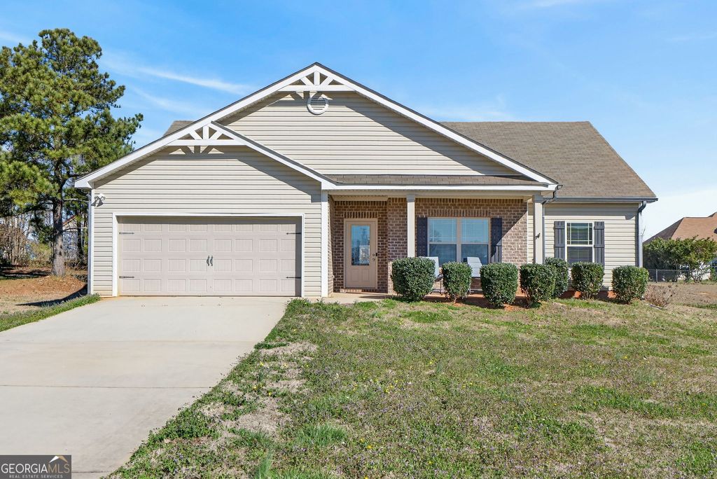 Photo of 105 Garnet Lane, Griffin, GA 30224 (MLS # 10698431)