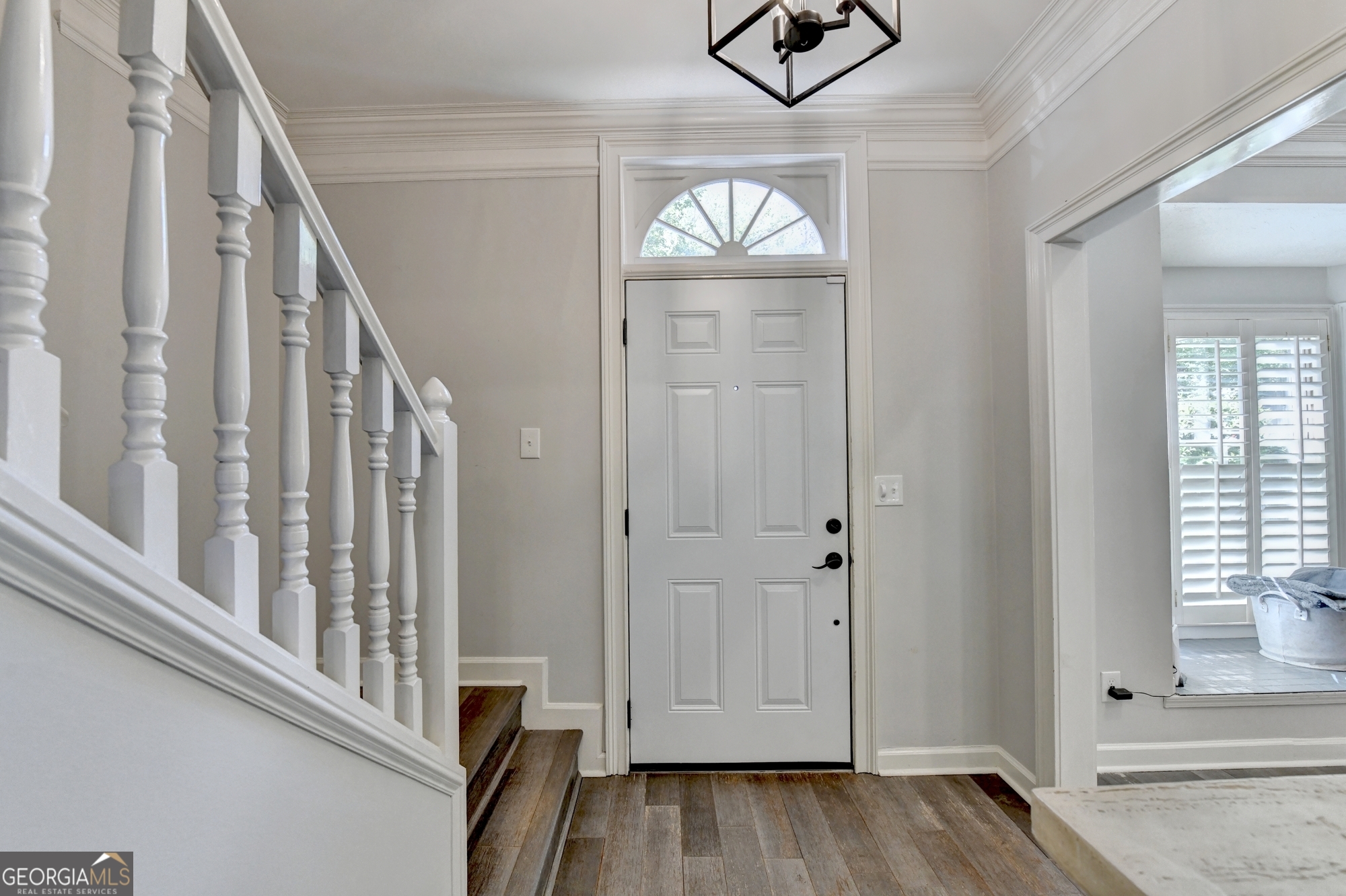 7111 Saint Charles SQ