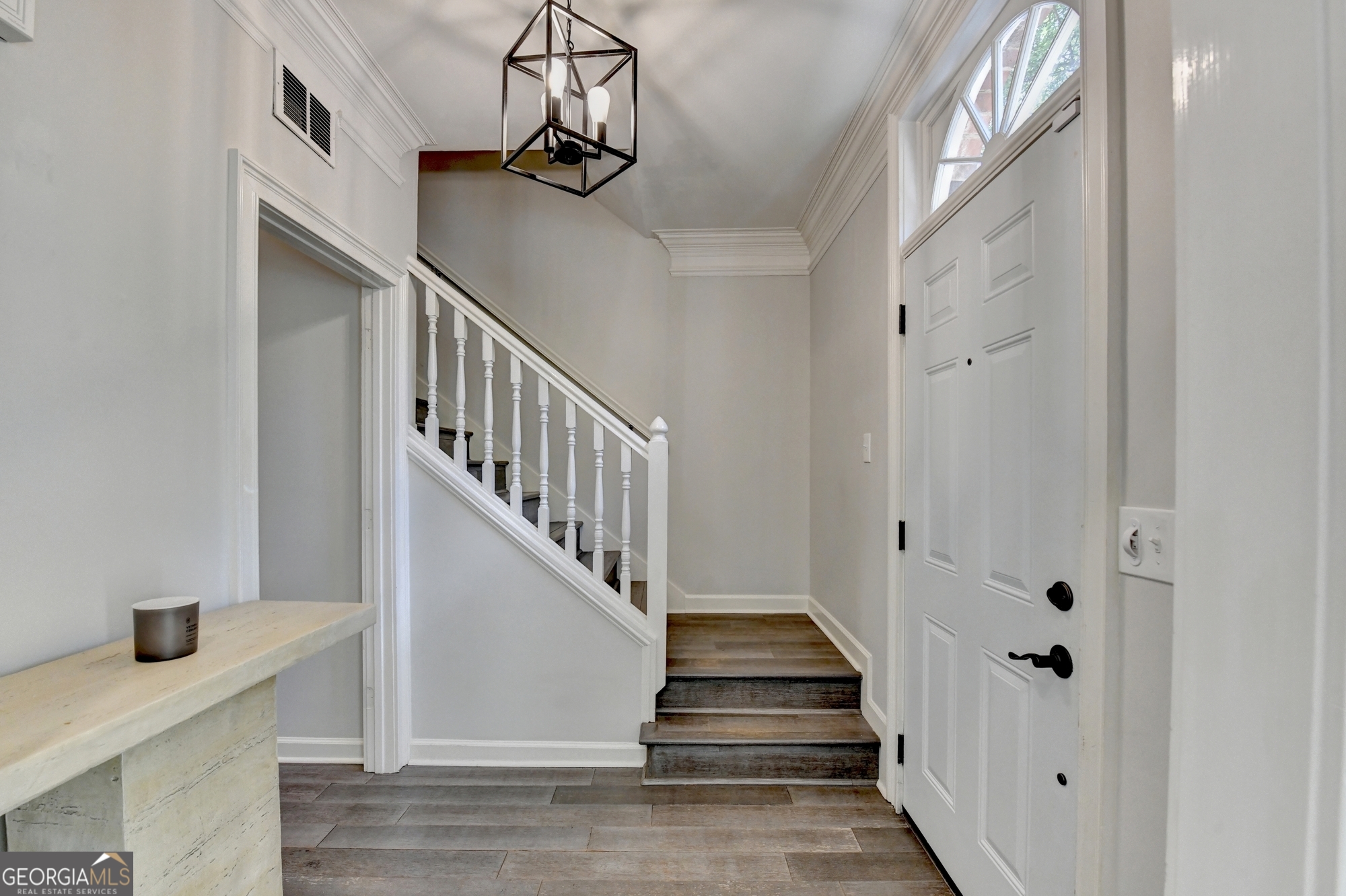 7111 Saint Charles SQ