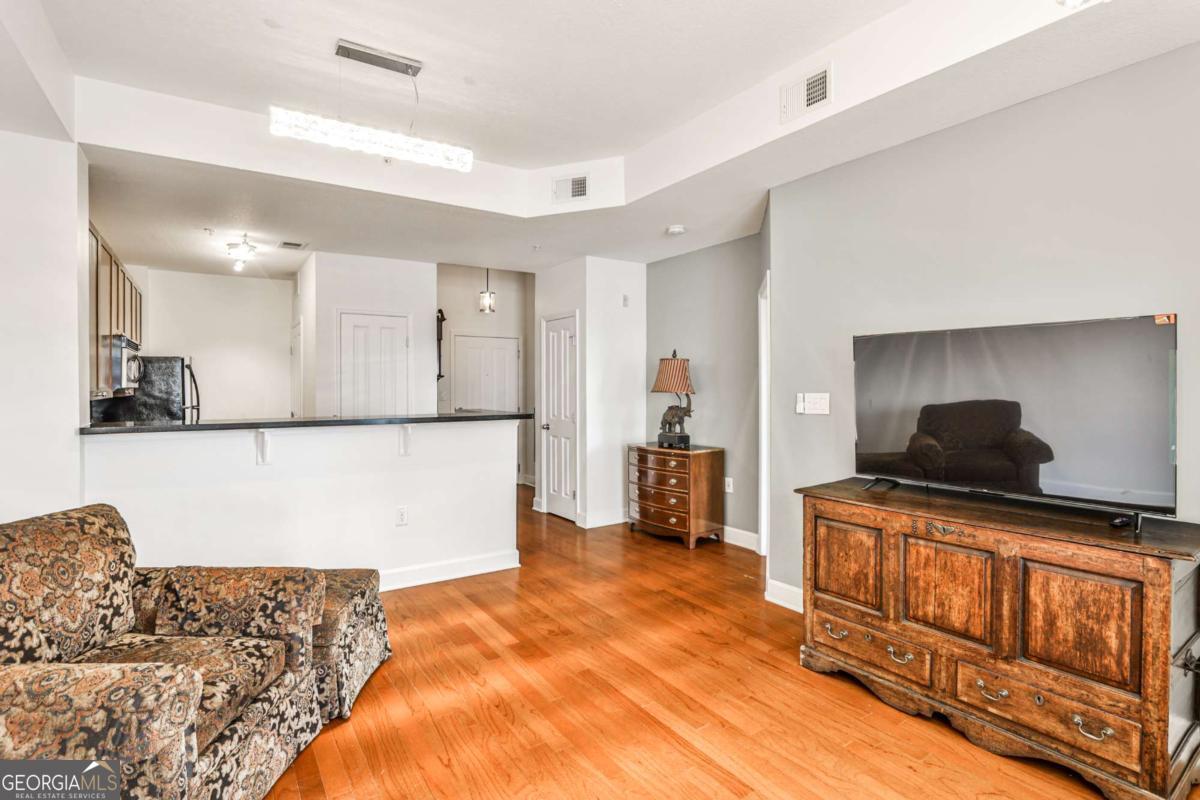 230 E Ponce De Leon AVE 624