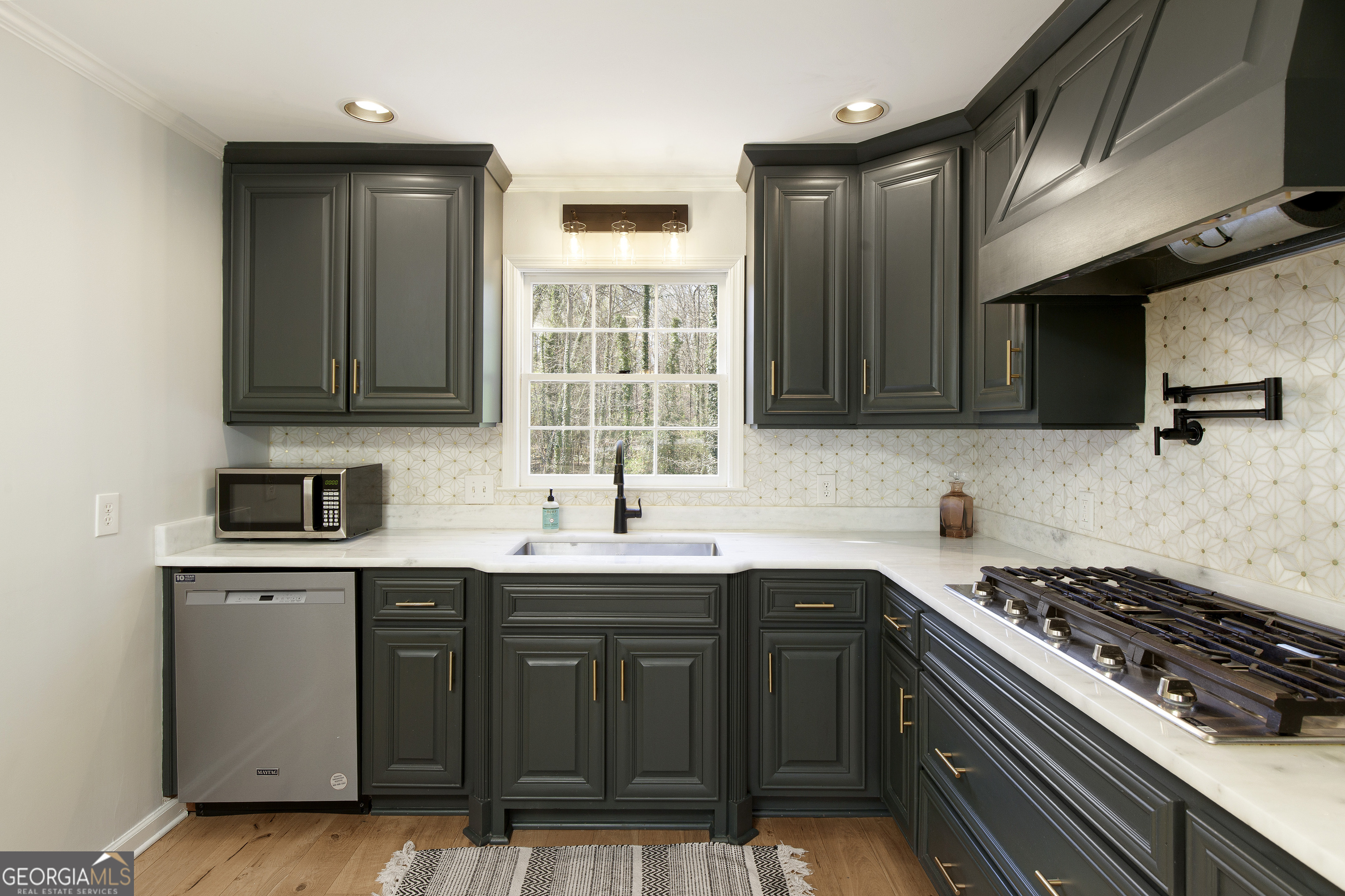 Gainesville, Georgia 30506, United States, 4 Bedrooms Bedrooms, ,4 BathroomsBathrooms,Residential,Active,97843