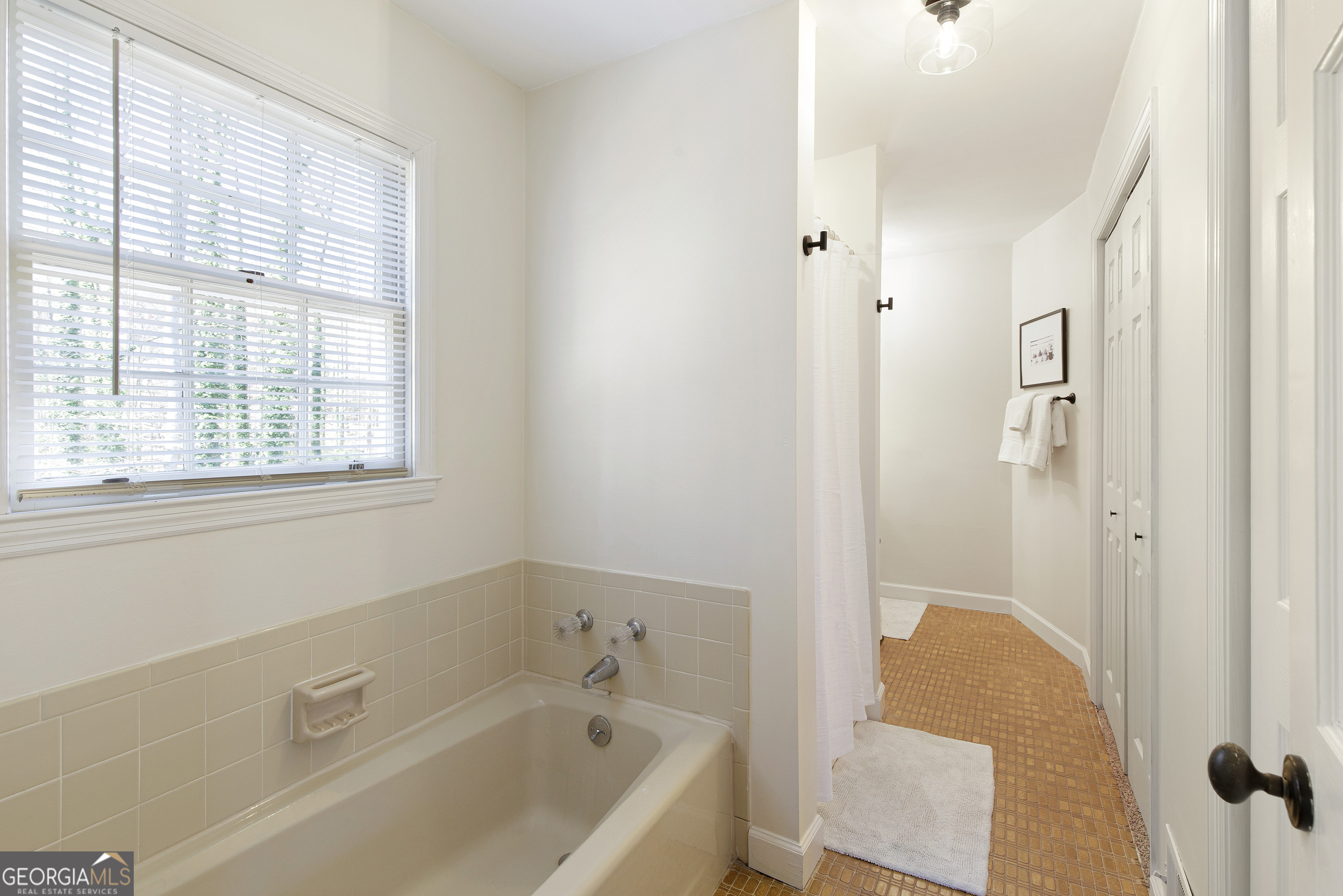 Gainesville, Georgia 30506, United States, 4 Bedrooms Bedrooms, ,4 BathroomsBathrooms,Residential,Active,97843