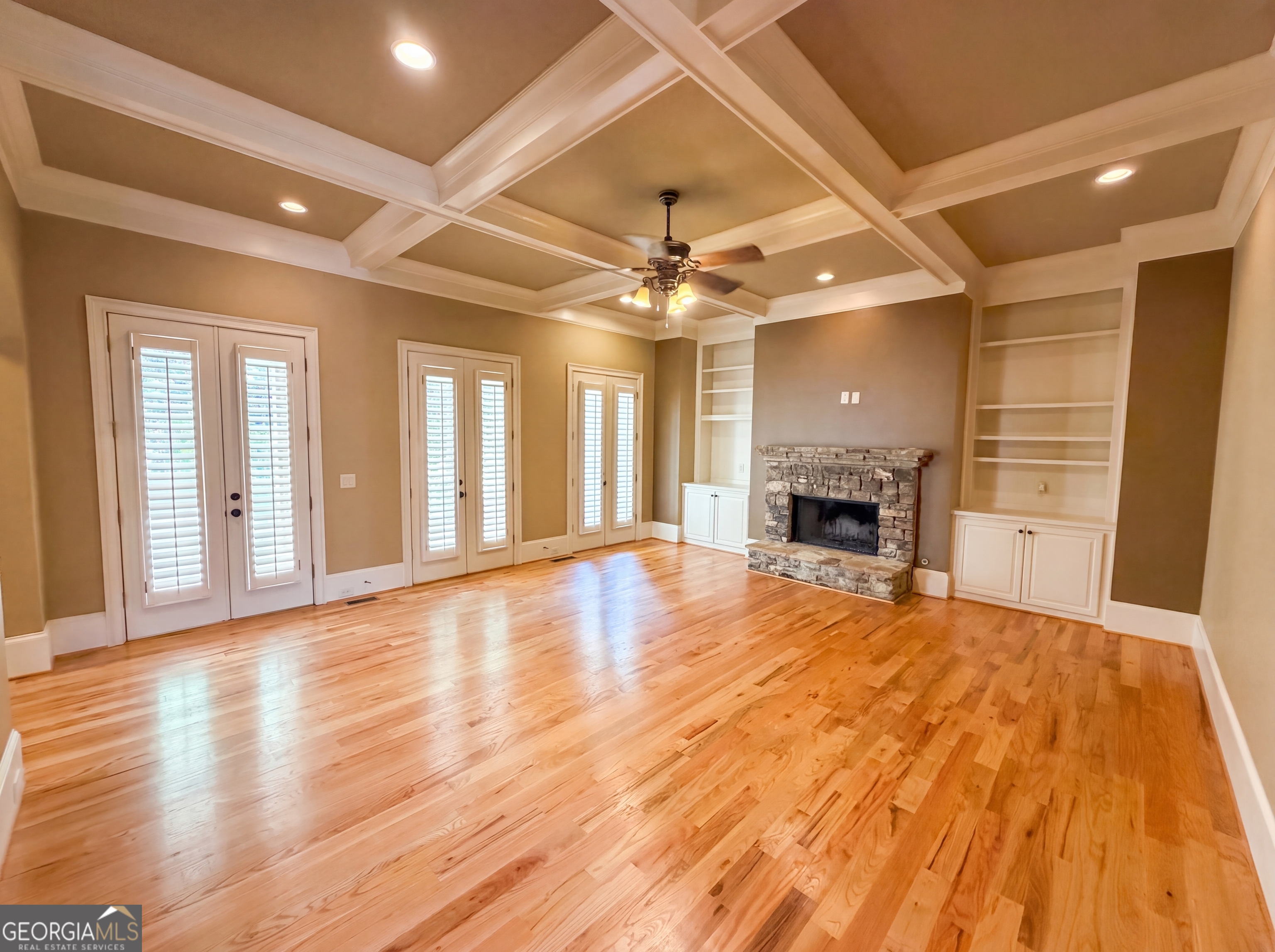 3250 Camellia LN