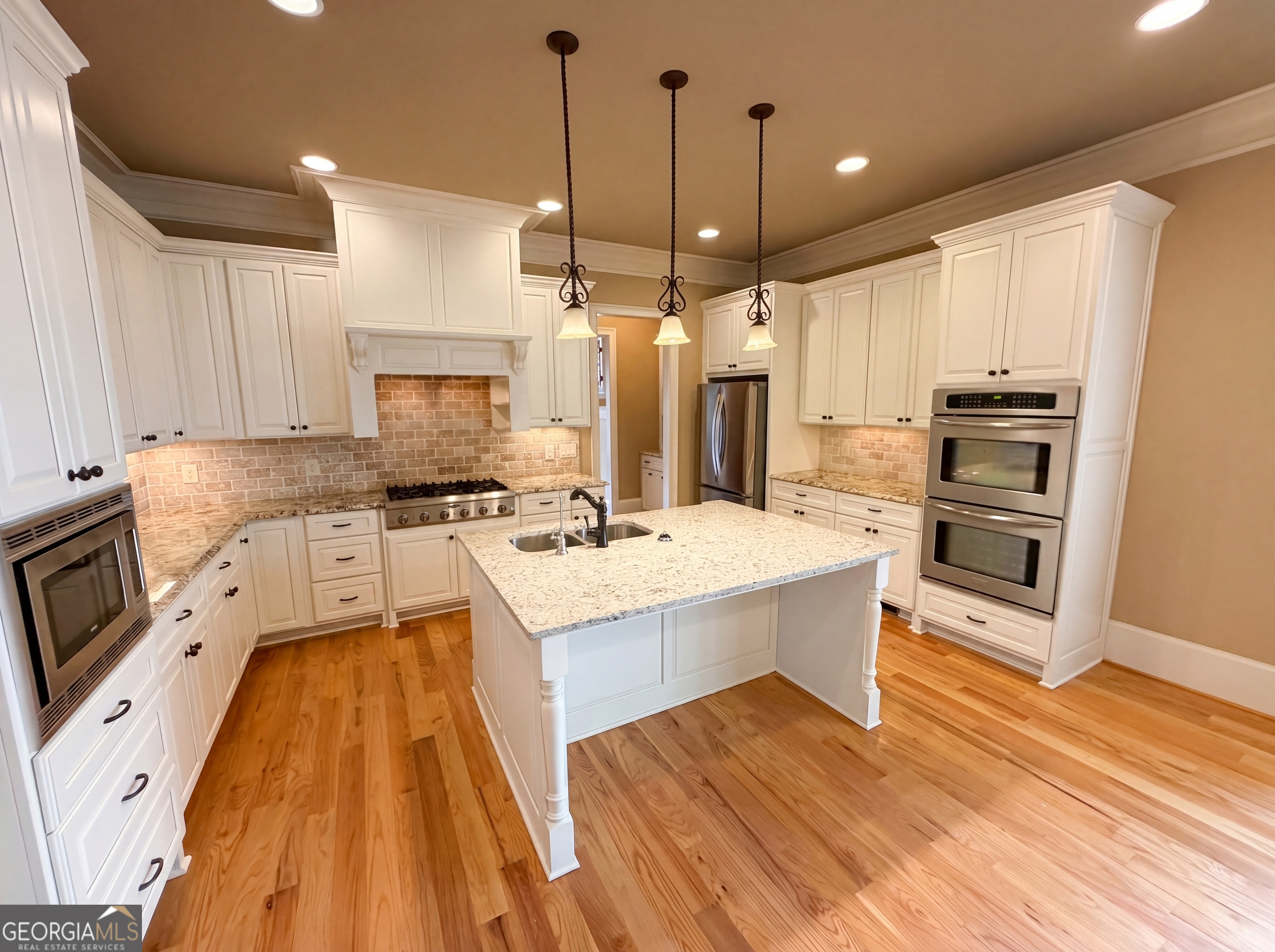 3250 Camellia LN