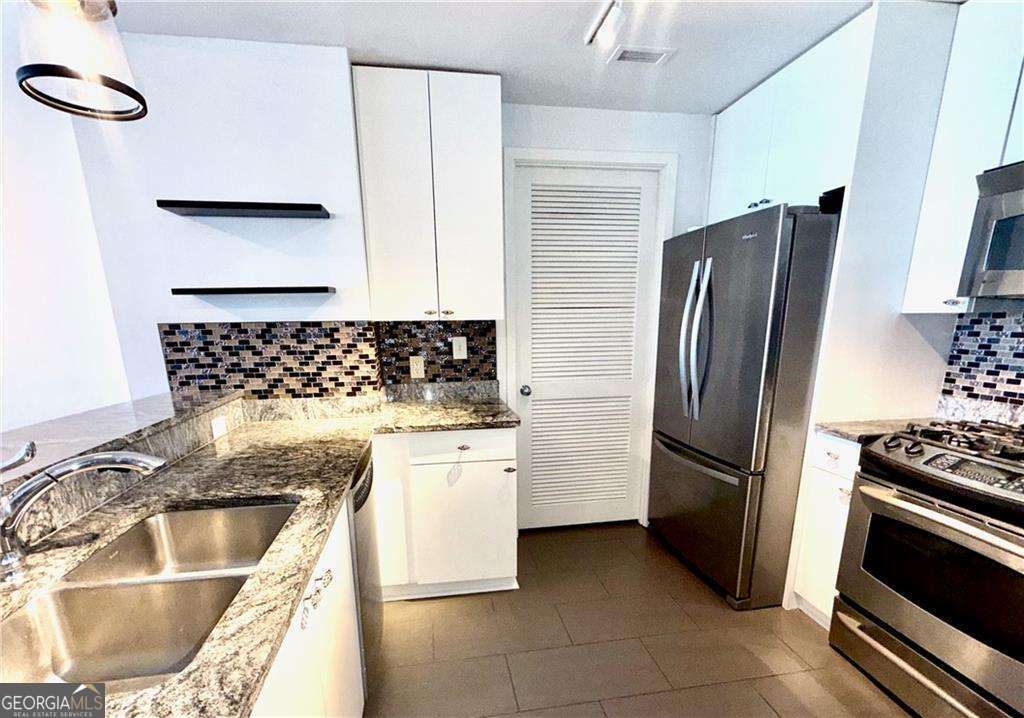 3338 Peachtree RD NE 1403