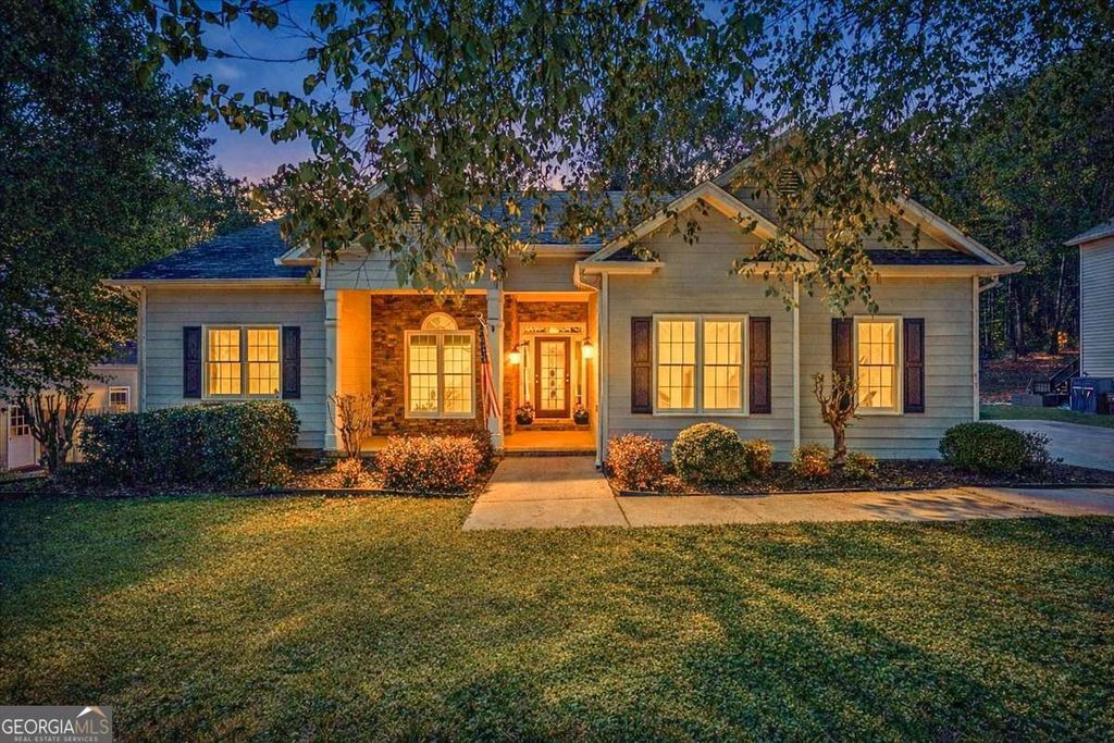 Photo of 720 Walnut Lane, Woodstock, GA 30188 (MLS # 10730387)