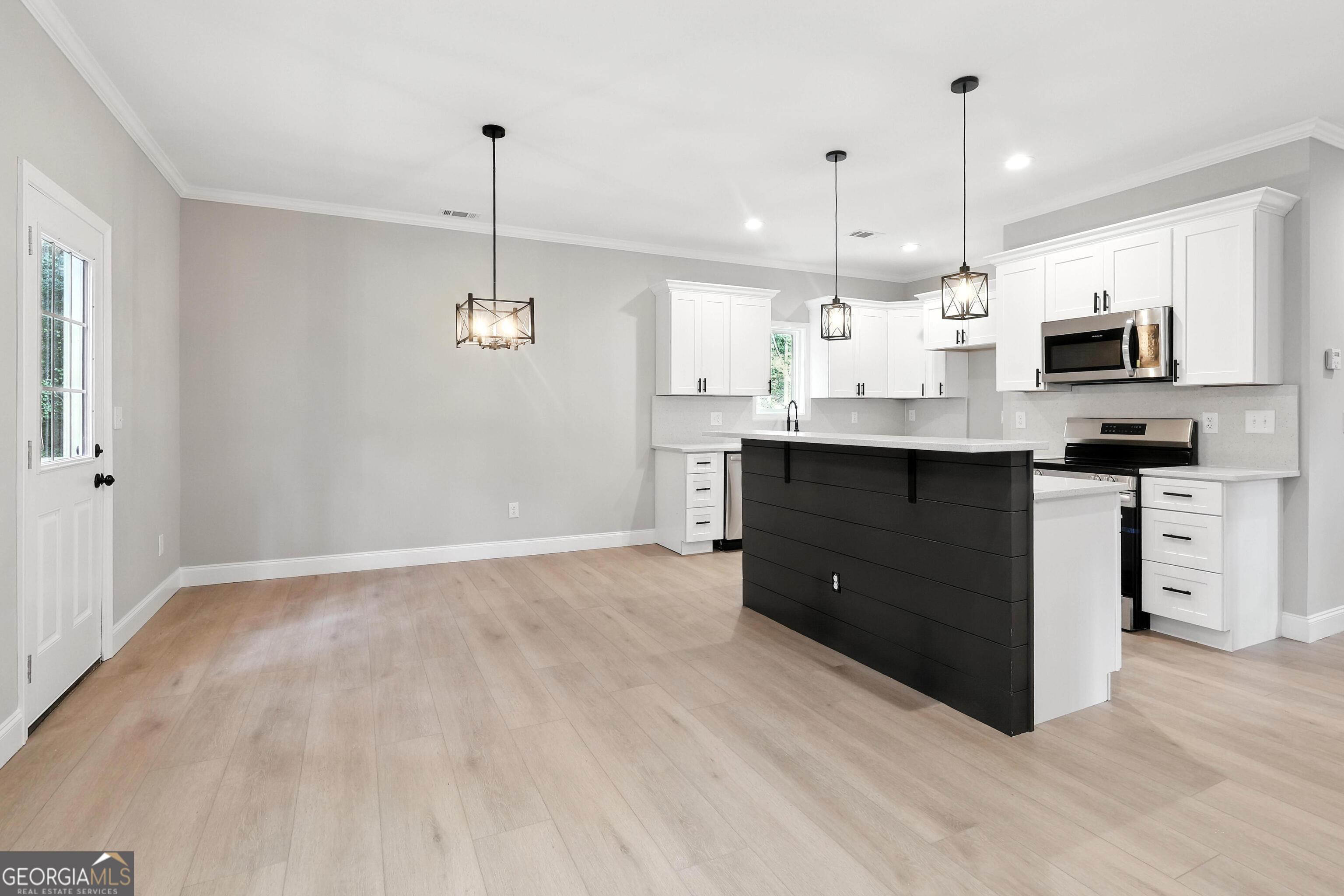 212 Brad ST