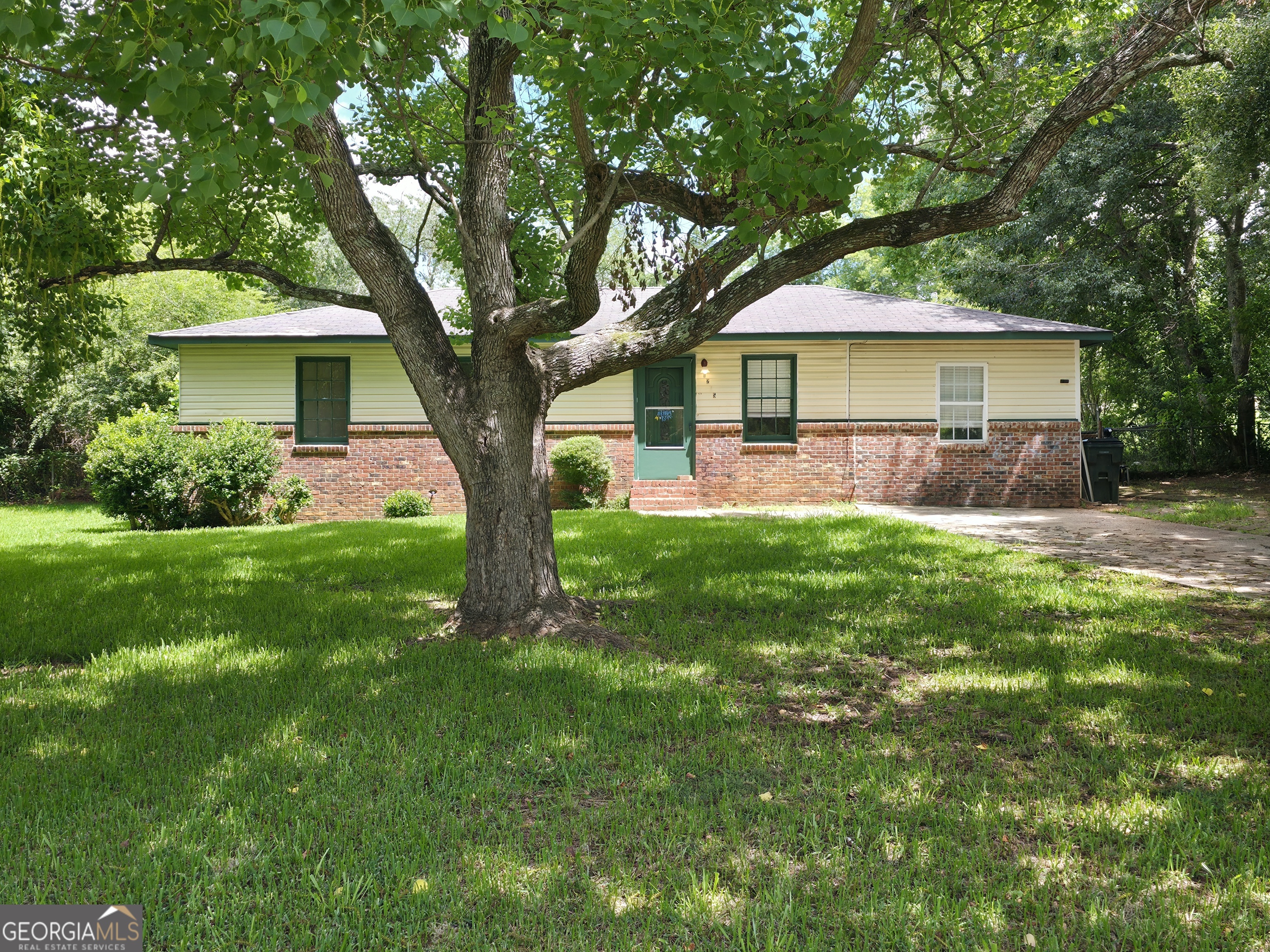 Welcome to your perfect haven in Thomaston, GA! This charming ranch-style home offers the ideal blend of comfort and convenience, making it a superb opportunity for first-time buyers or savvy investors. With 4 spacious bedrooms and 1.5 baths, this residence provides ample space for families seeking to grow or those looking to downsize without compromise. Step inside to discover an inviting living area that flows effortlessly into the dining space, perfect for hosting family gatherings. The well-equipped kitchen is ready for your personal touches, offering countless possibilities for culinary exploration. The outdoor oasis awaits you in the fully fenced backyard. Enjoy lazy afternoons under the sun or host weekend barbecues with friends amidst the serene surroundings. Don't forget about the lovely front yard that enhances curb appeal while providing an idyllic spot to unwind. Located just moments from local amenities, schools, and shopping, this gem is truly a versatile find in a desirable neighborhood. Don't miss out on this golden opportunity-schedule your private showing today!