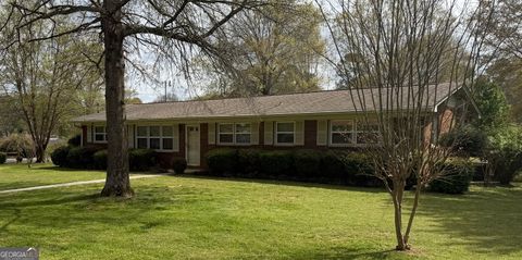 Photo of 211 Ellen Street, Summerville, GA 30747 (MLS # 10725074)