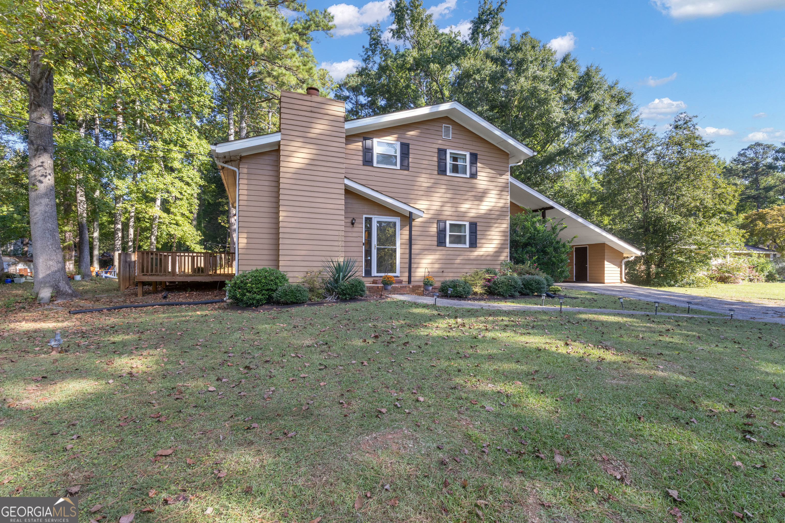 6 Lynn CIR