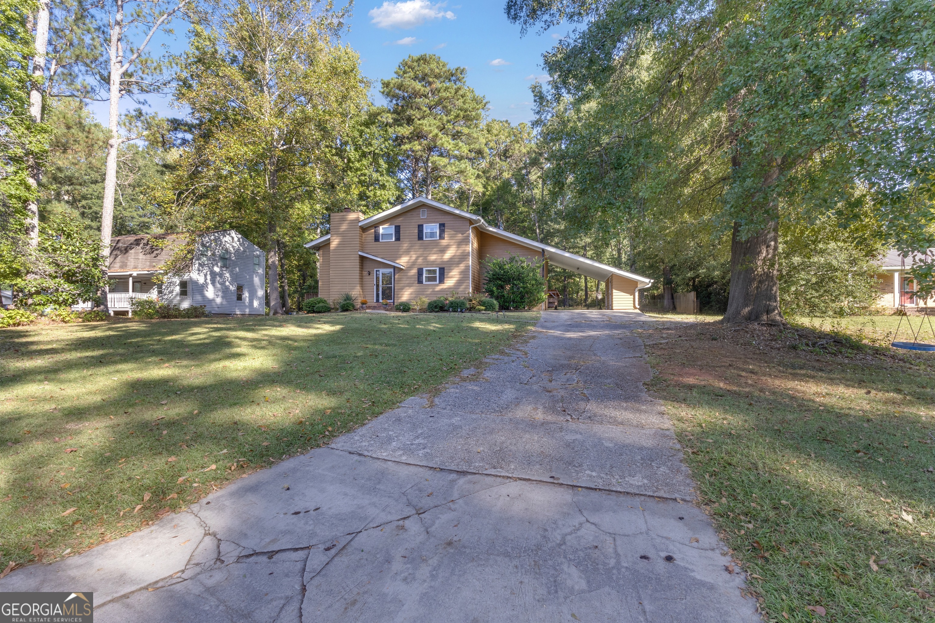 6 Lynn CIR