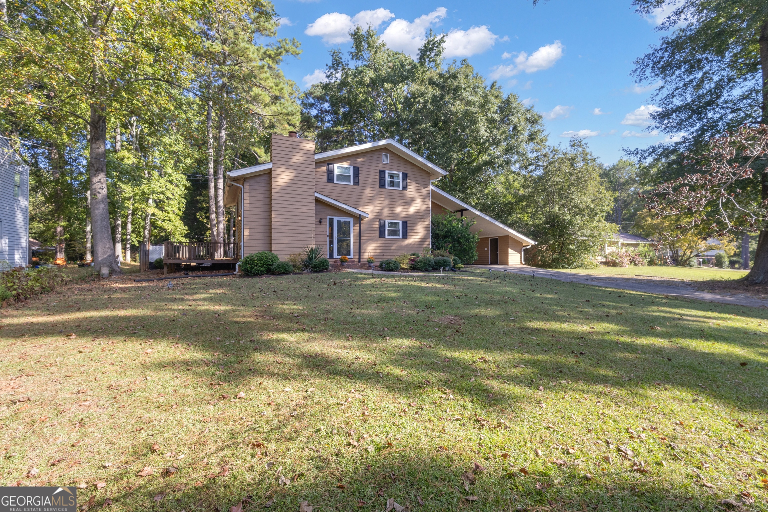 6 Lynn CIR