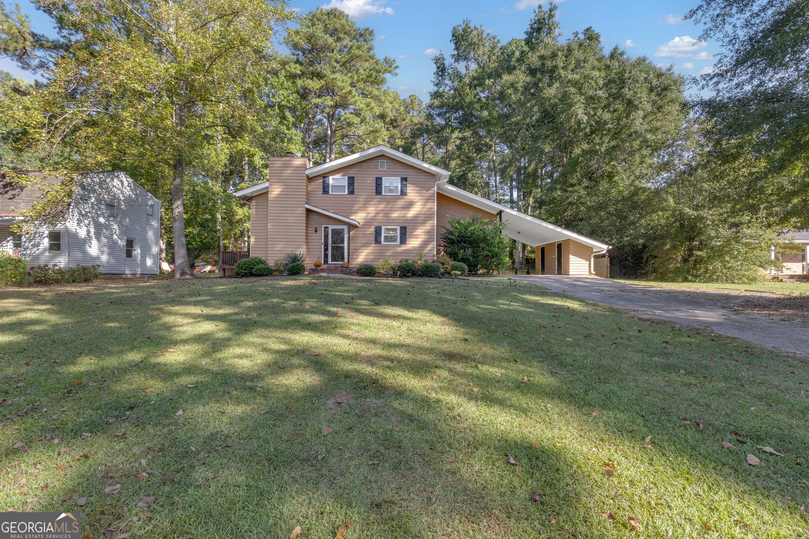 6 Lynn CIR