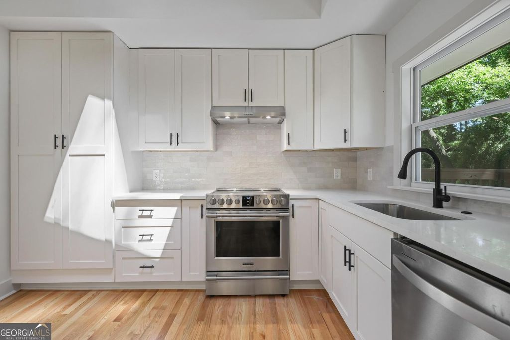 Photo of 110 Bonnie Lane NE, Sandy Springs, GA 30328 (MLS # 10757665)