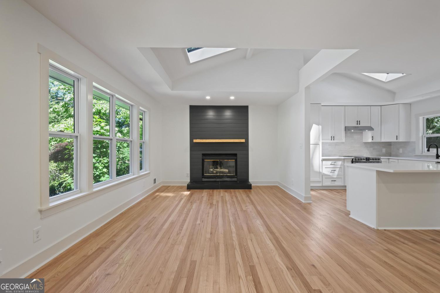 110 Bonnie LN NE