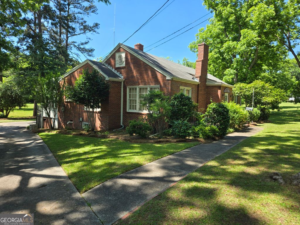 Photo of 909 Thomaston Street, Barnesville, GA 30204 (MLS # 10767110)