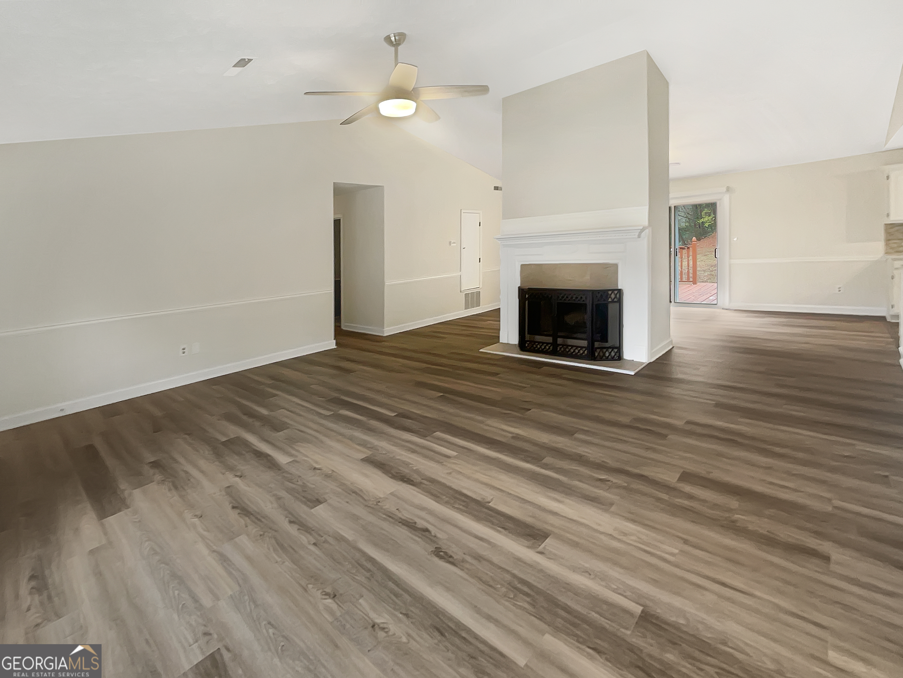 607 River Bend CIR SW