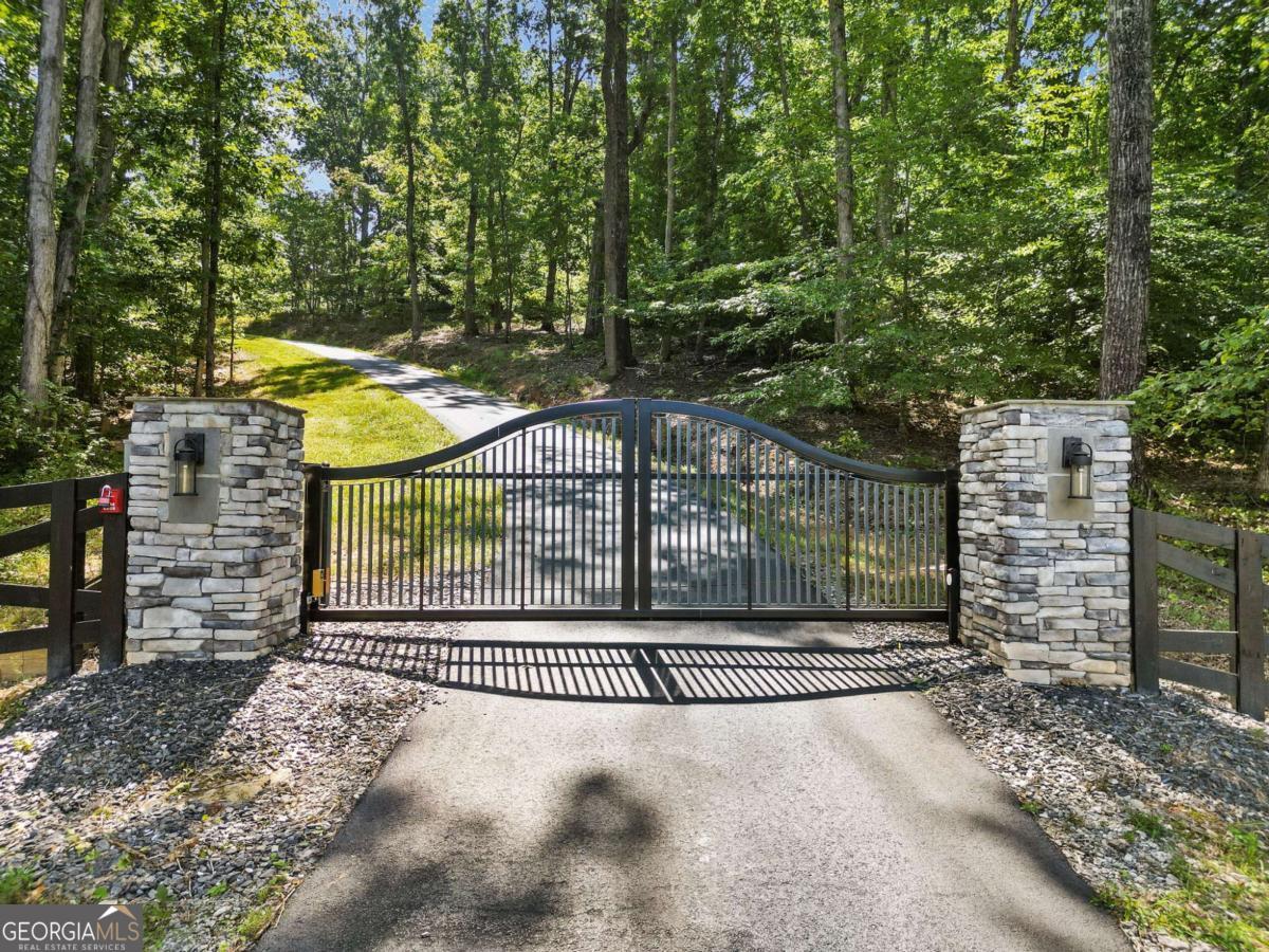 1472 Grizzle RD