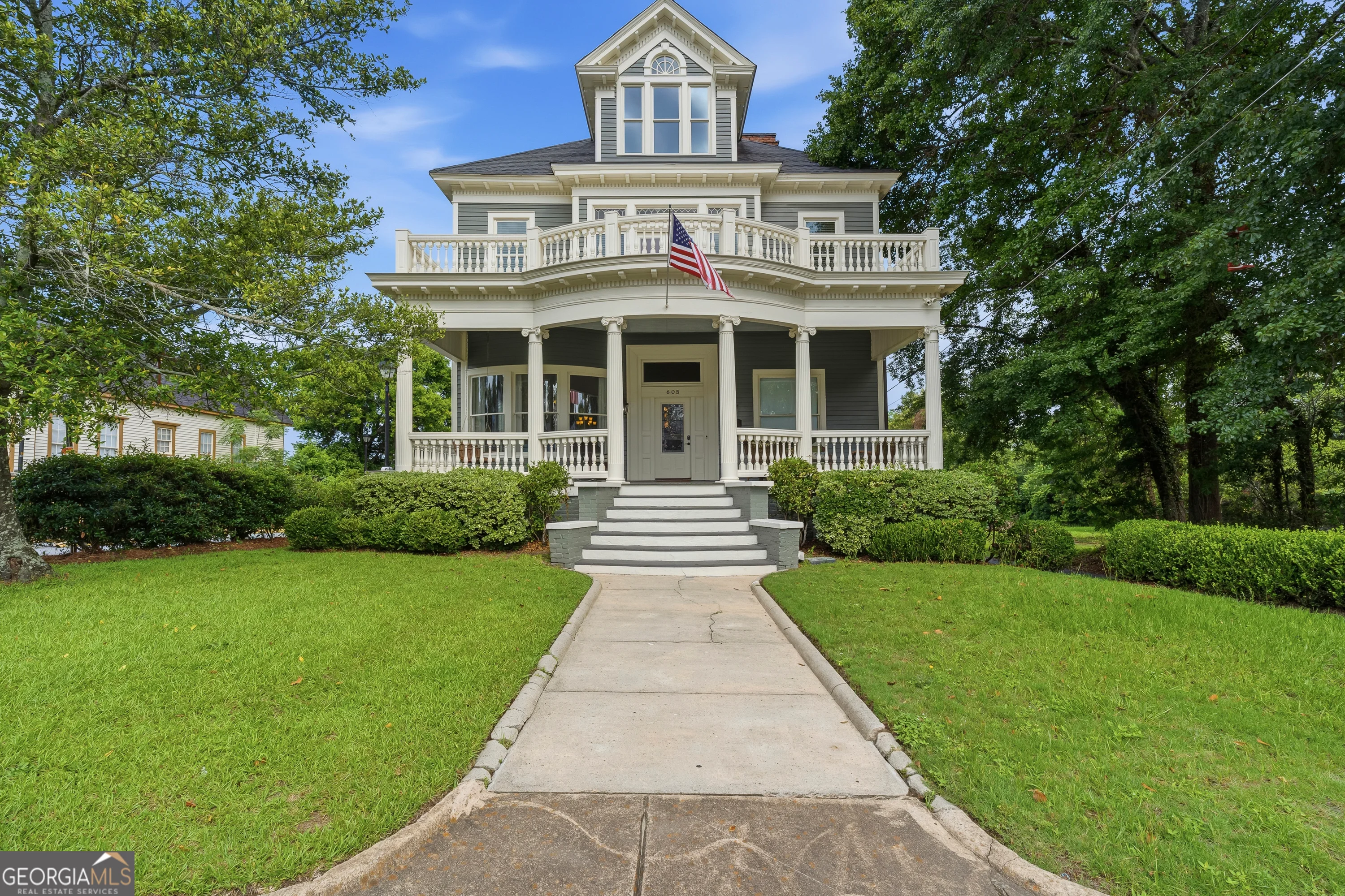 605 Arlington Place
