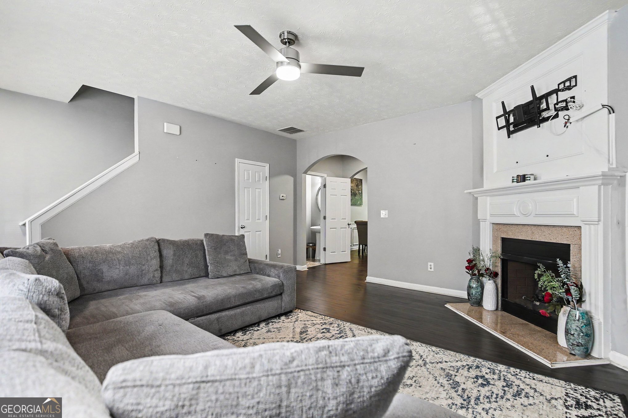 6211 Shoals LOOP