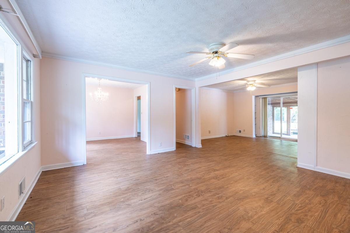 6493 Menlo WAY