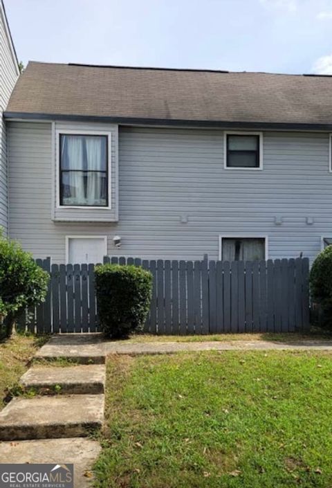 526 Country Greens DR Jonesboro GA 30238