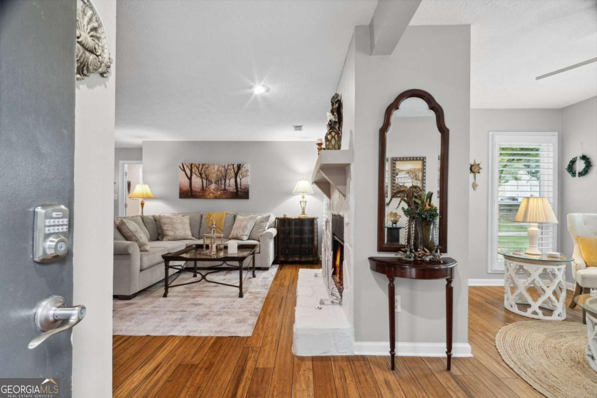 3408 Lake Pointe CIR