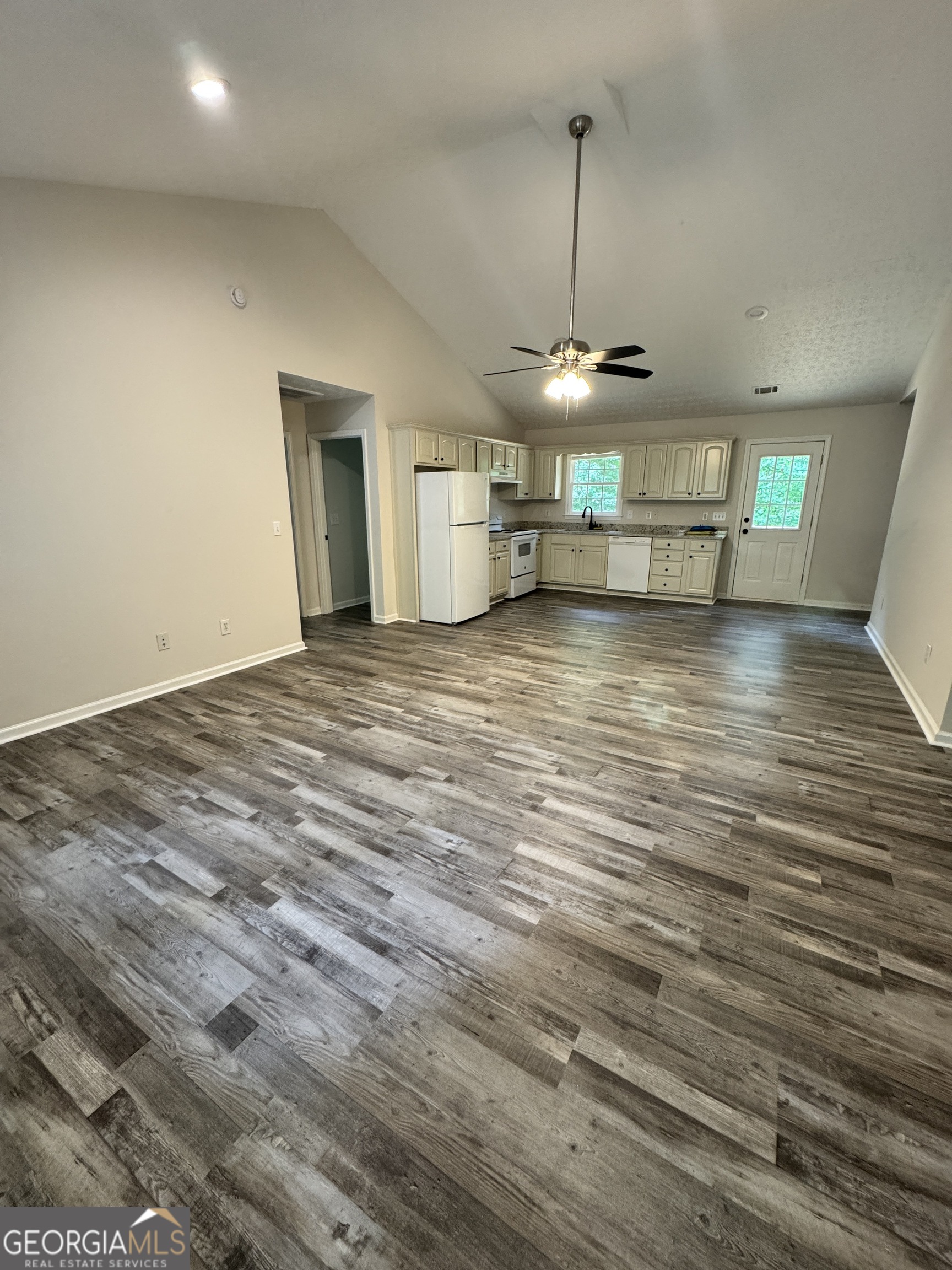 39 Royal Oaks LN