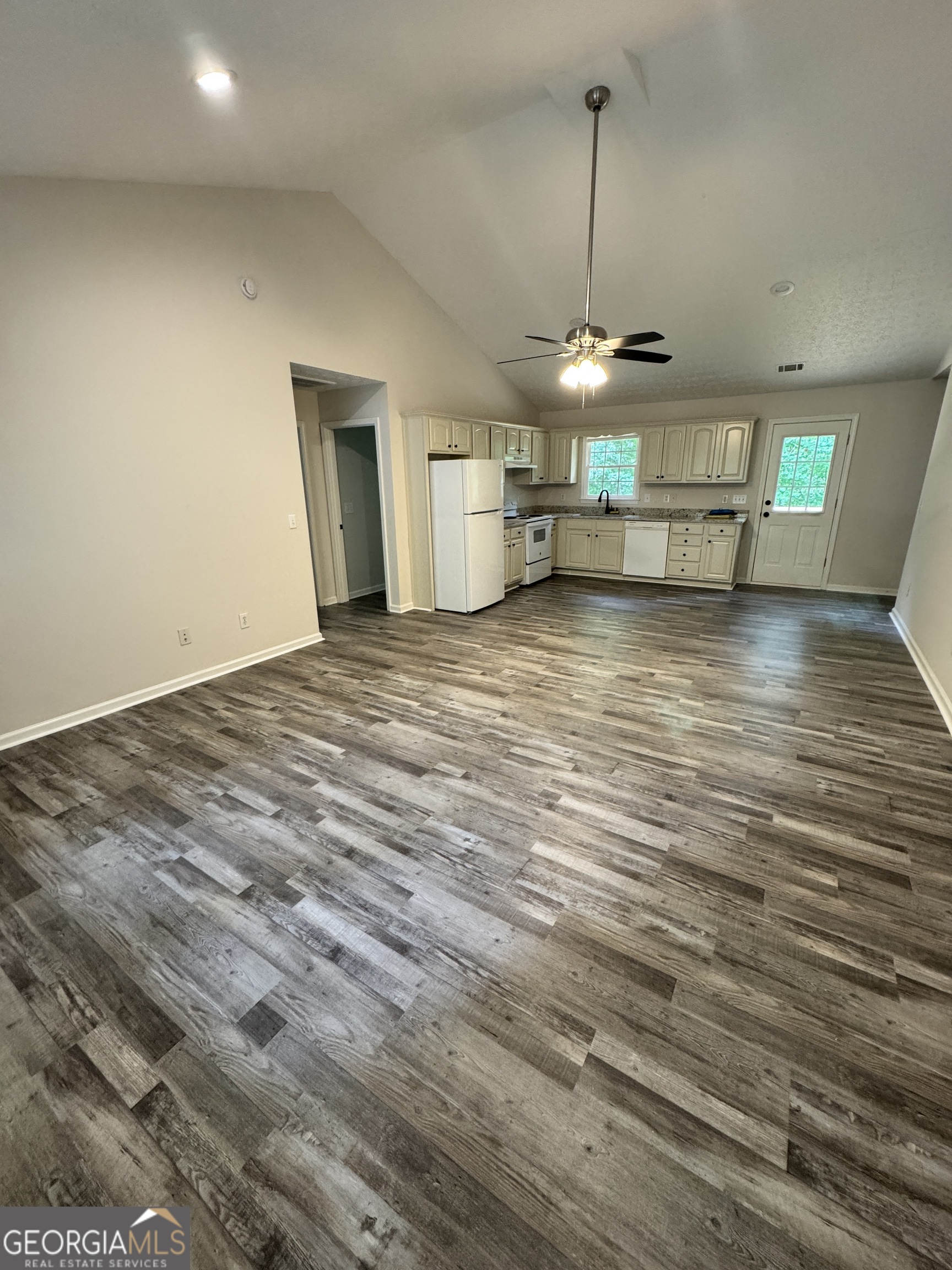 39 Royal Oaks LN