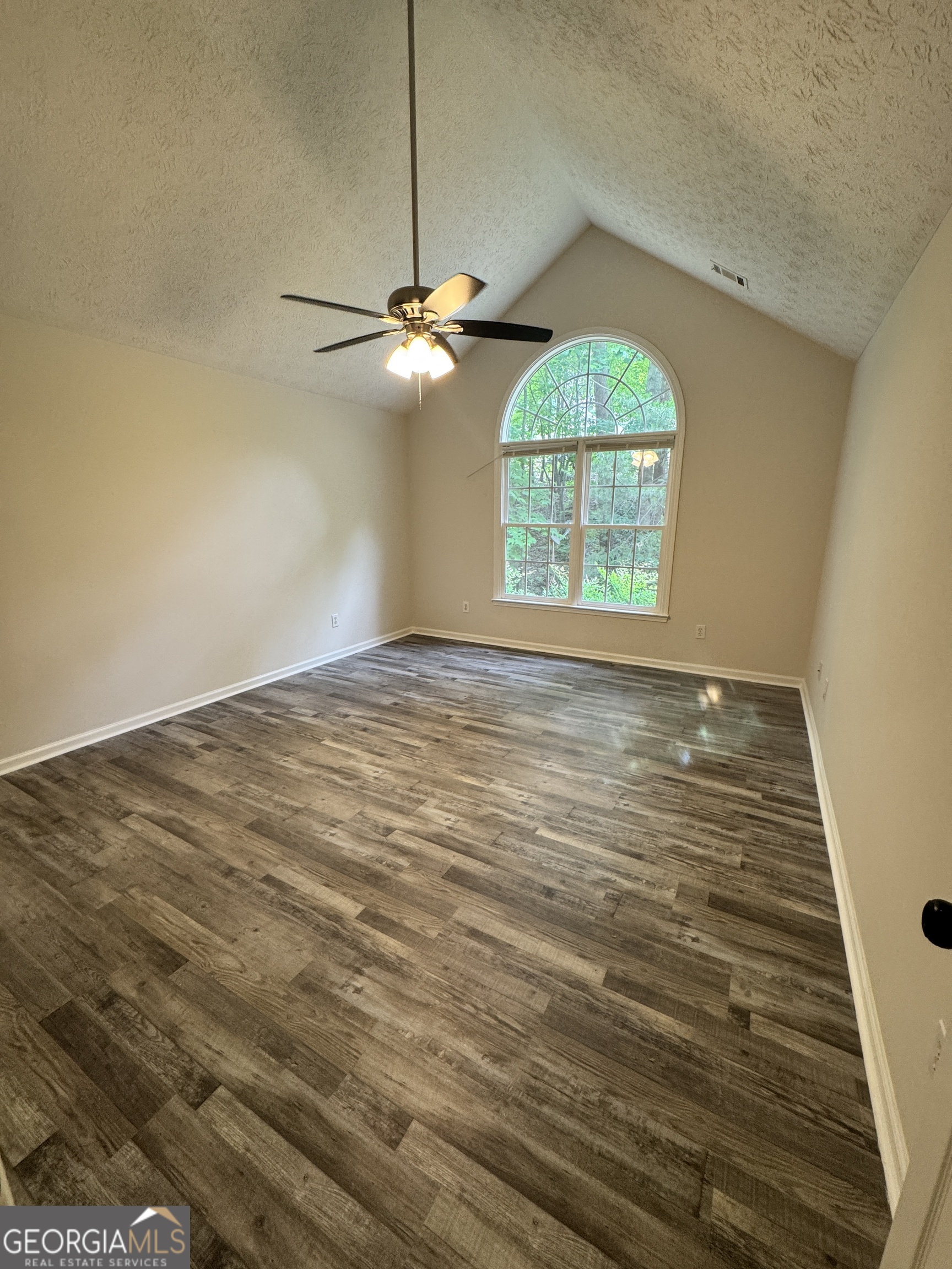 39 Royal Oaks LN