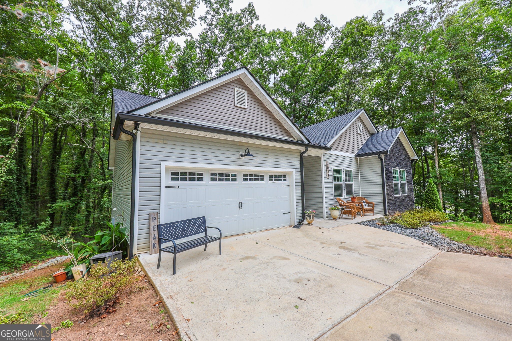 2033 Lakeview PKWY