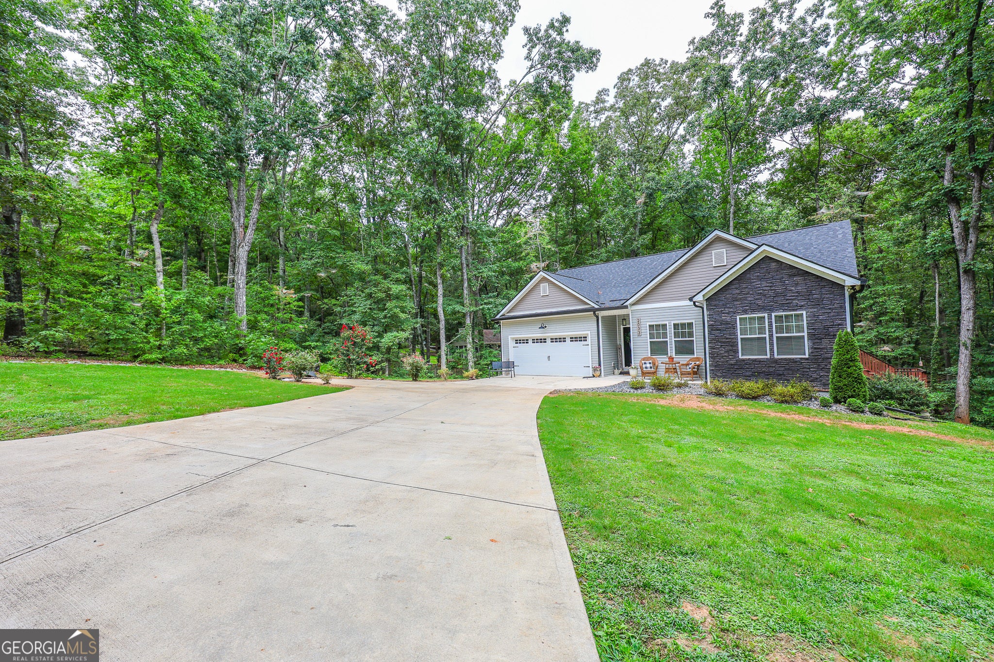 2033 Lakeview PKWY
