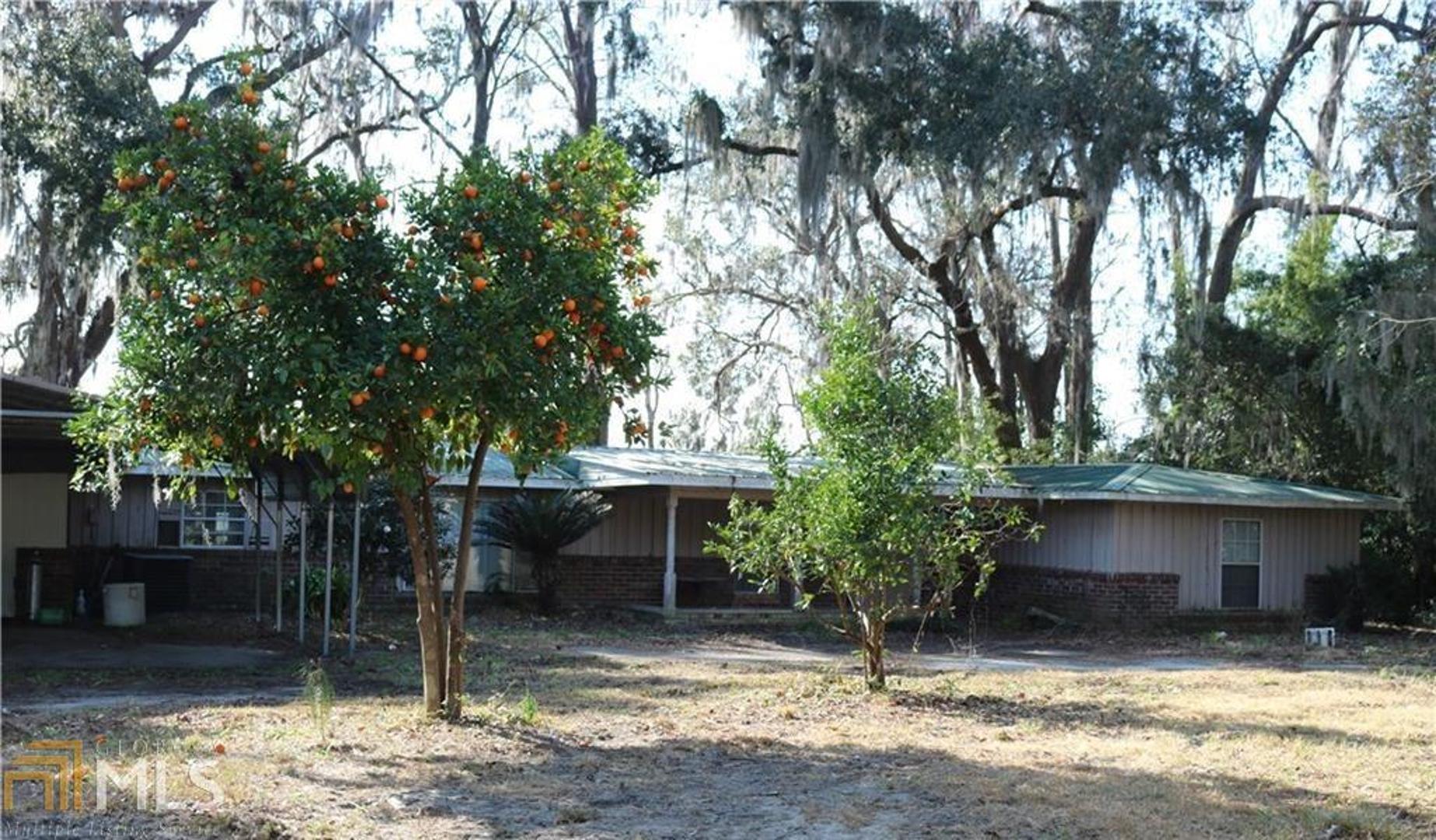 Waterfront on Lake George!! This .64 acre property has 164+ ft. of water frontage -- more than just about any other lot on the lake. Home was built in 1968 and will the be a great project for someone with the right vision! Neighborhood has salt water access boat ramp and hoist. Property has numerous fruit bearing trees including orange, tangerine, and pomegranate. HOA is voluntary membership of $88