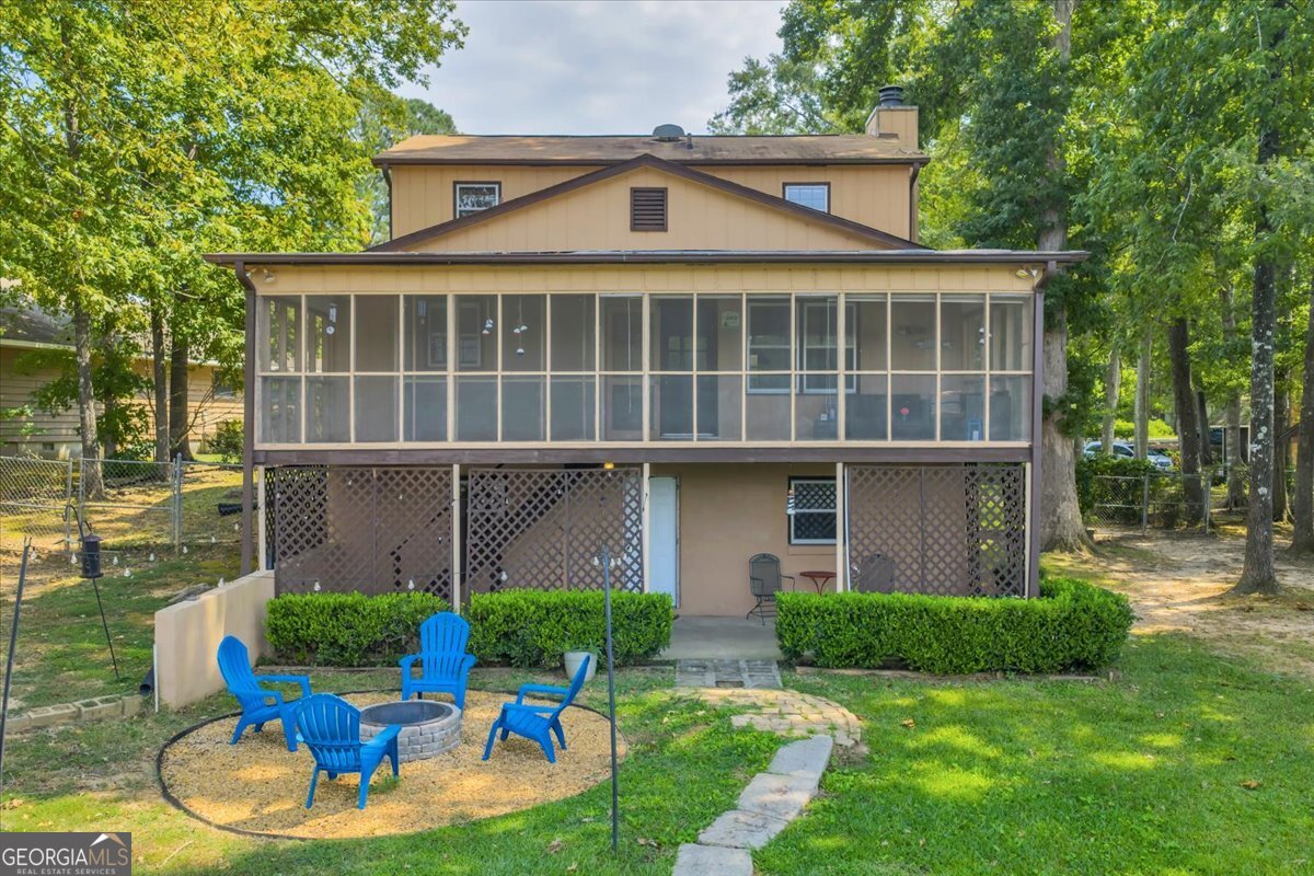 879 N Confederate DR