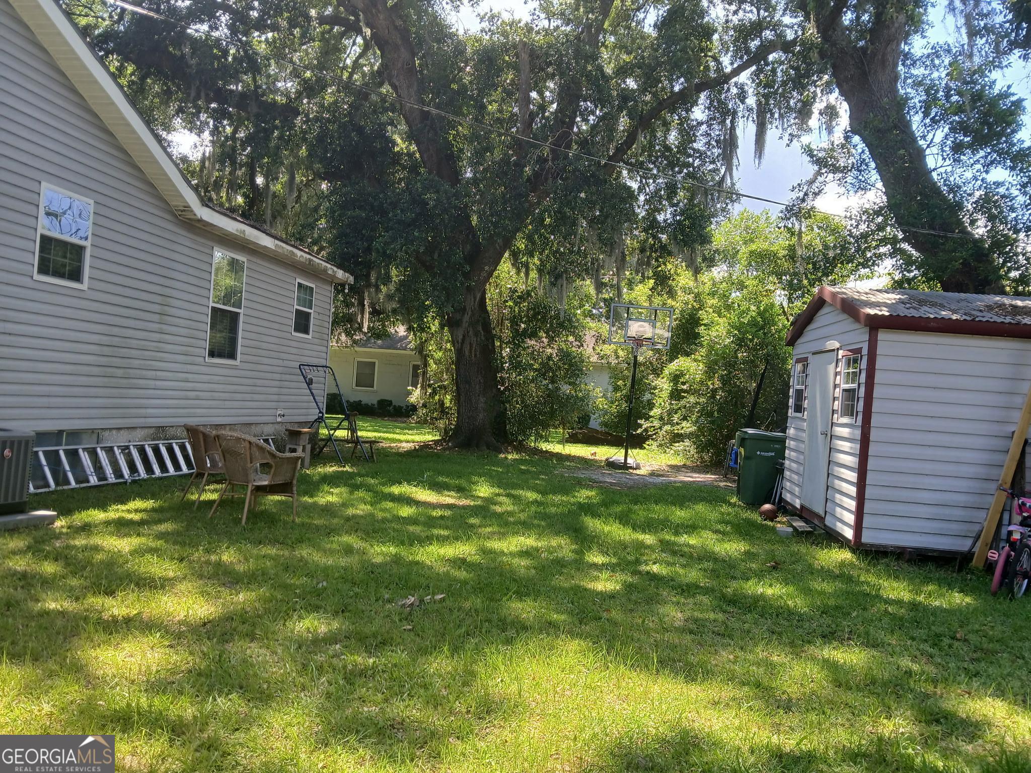 2420 Louisiana AVE