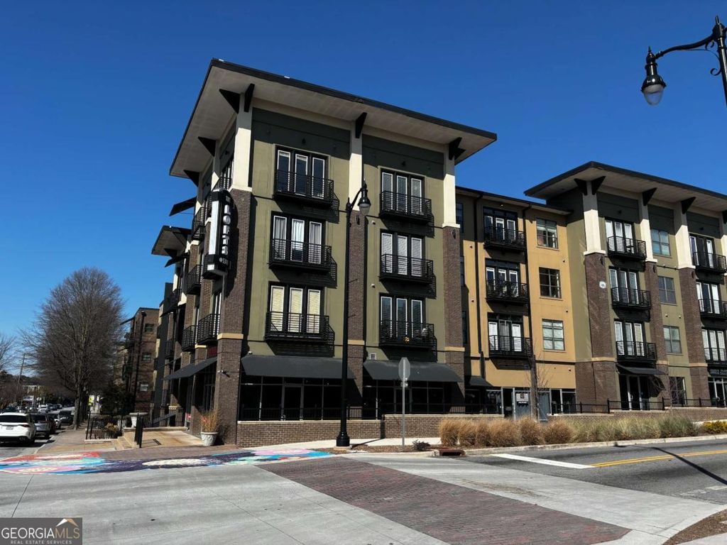 Photo of 5300 Peachtree Road #604, Chamblee, GA 30341 (MLS # 10738670)