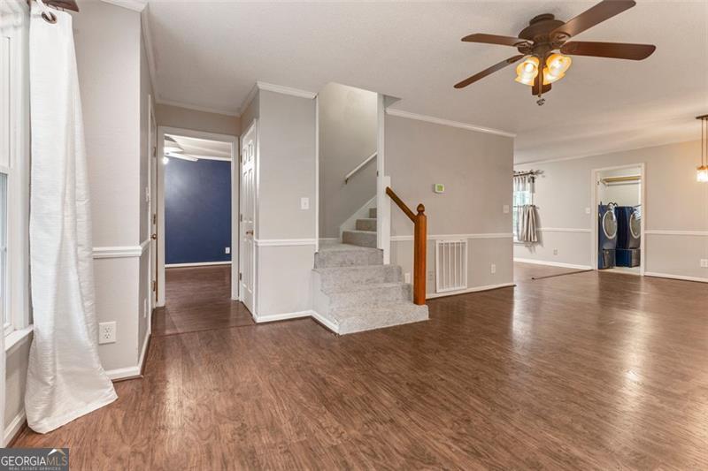 233 OAKRIDGE DR