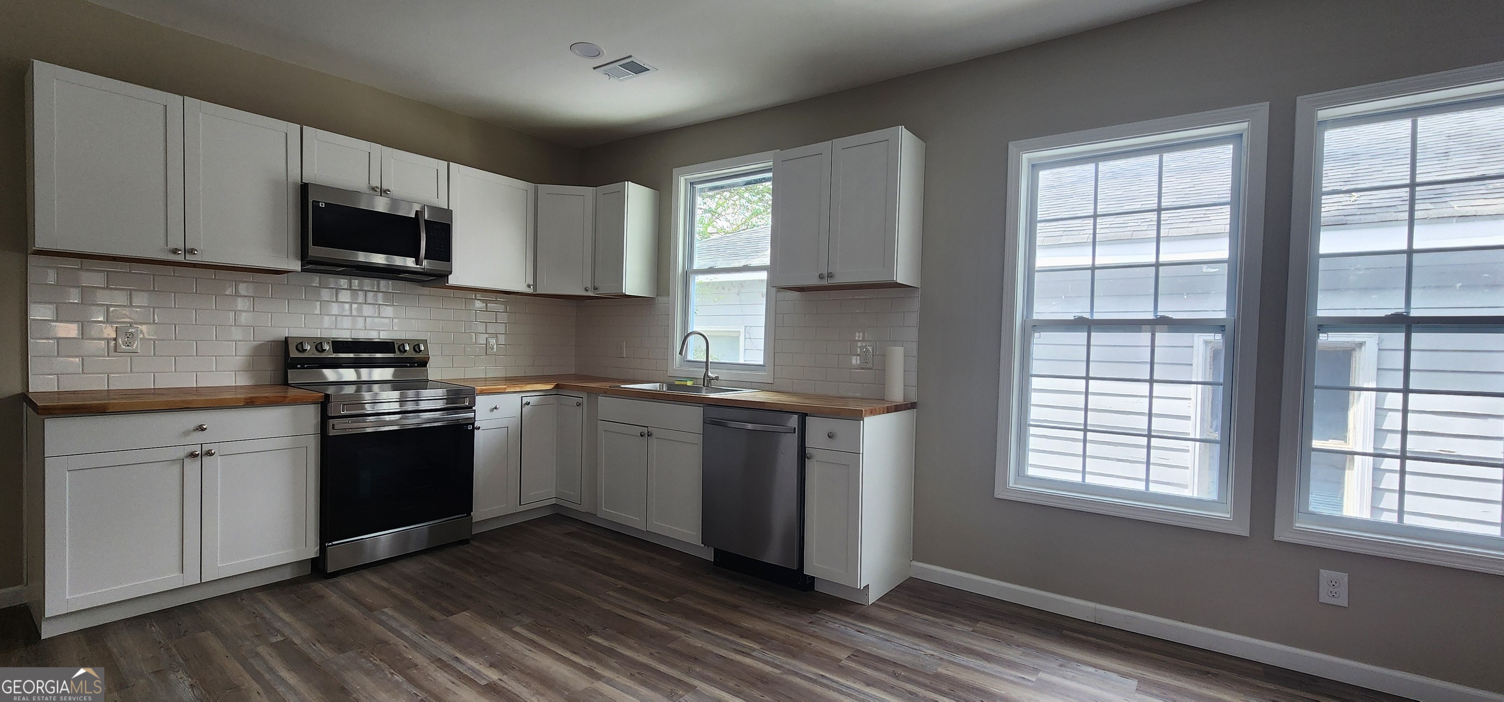 Atlanta, Georgia 30314, United States, 3 Bedrooms Bedrooms, ,2 BathroomsBathrooms,Residential,Active,2733