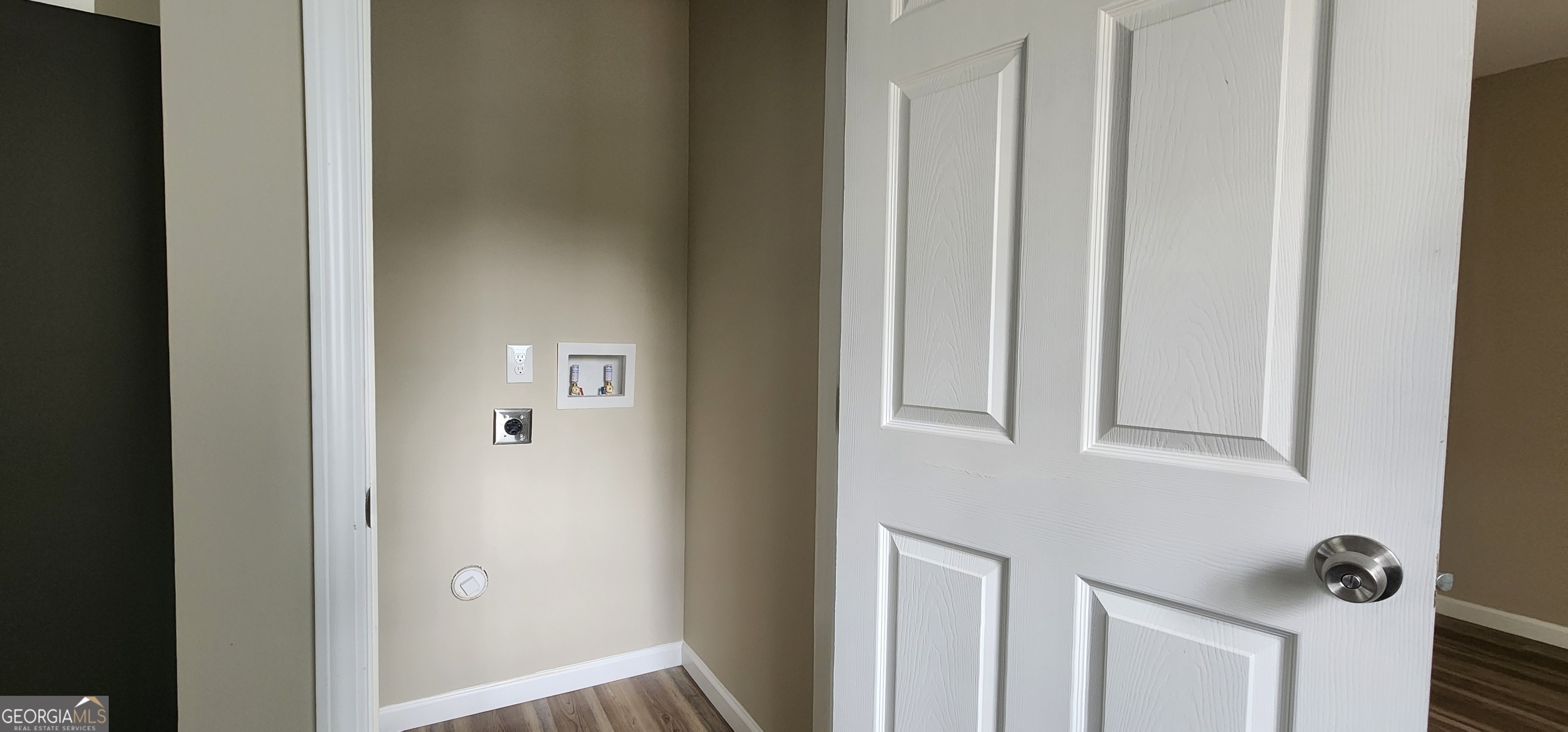 Atlanta, Georgia 30314, United States, 3 Bedrooms Bedrooms, ,2 BathroomsBathrooms,Residential,Active,2733