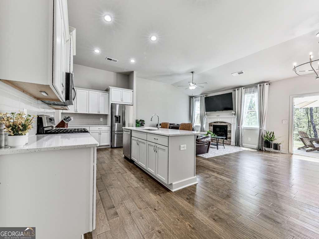 397 Lakeside CT