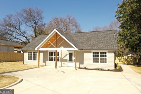 A home in Toccoa