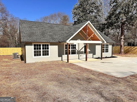 A home in Toccoa