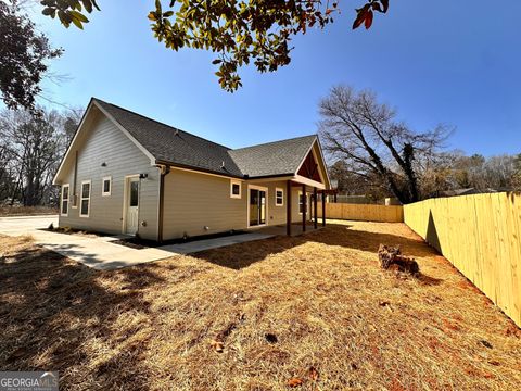 A home in Toccoa