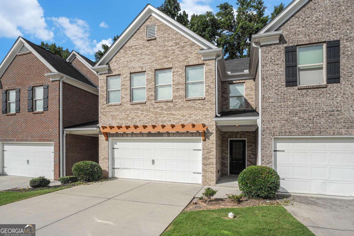 5-10 minutes drive to Gwinnett medical center, Downtown Lawrenceville Georgia, Highway 316, Hwy 85 and Mall of Georgia.  This is a home away from home.