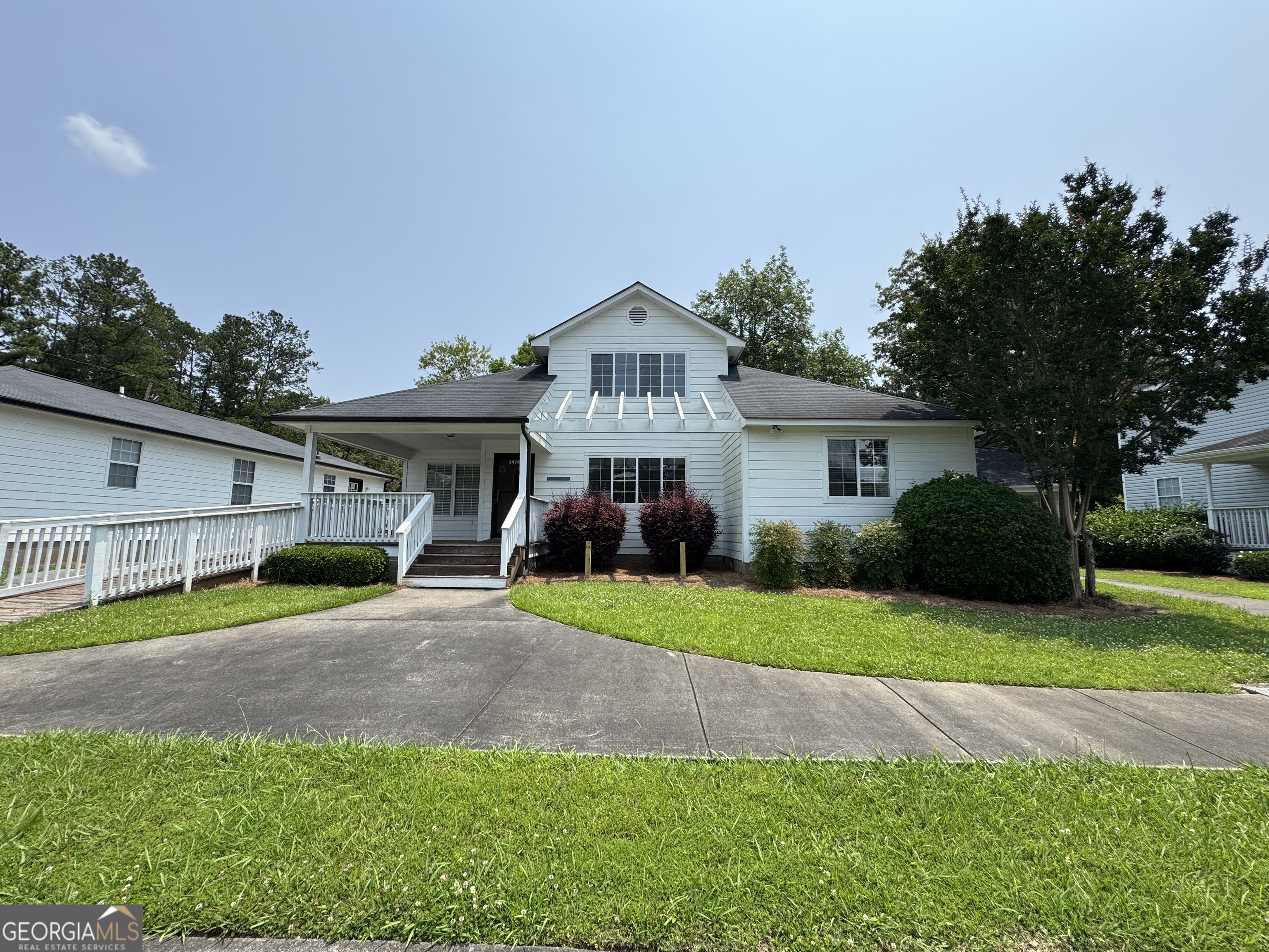 Commercial office building in the Armuchee community. This property features three private offices, common areas, 2 bathrooms, open loft space, full kitchen. Monthly rent is $1,995 with a $1,995 security deposit.